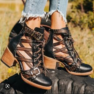 Brand new Cheyenne FreeBird black boots